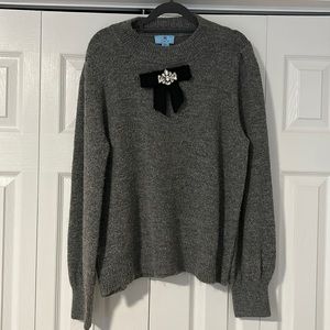 XL CeCe sweater with bow and rhinestone embellishment and adorable sleeves. Grey